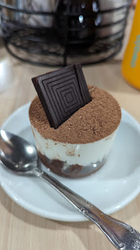 Opinii despre Mia's Bakery & Coffee Shop în Madison Heights - Hospitality and gastronomy