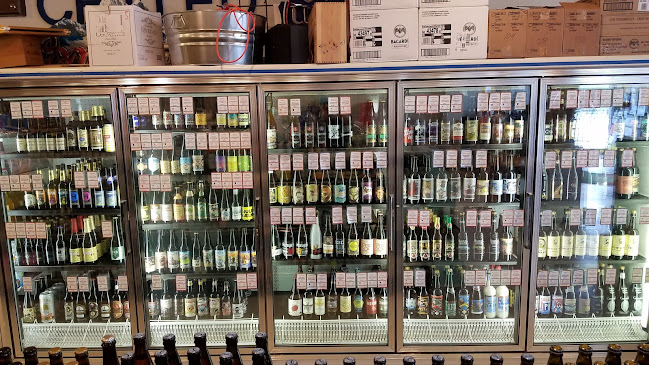 Lake View Liquor - Hospitality and gastronomy