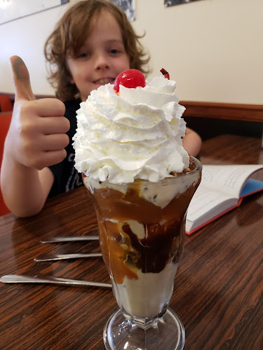 Clinton's Soda Fountain - Hospitality and gastronomy