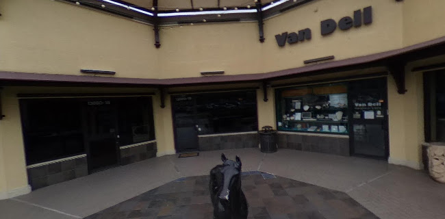 Kontiki Wine & Raw Bar Restaurant