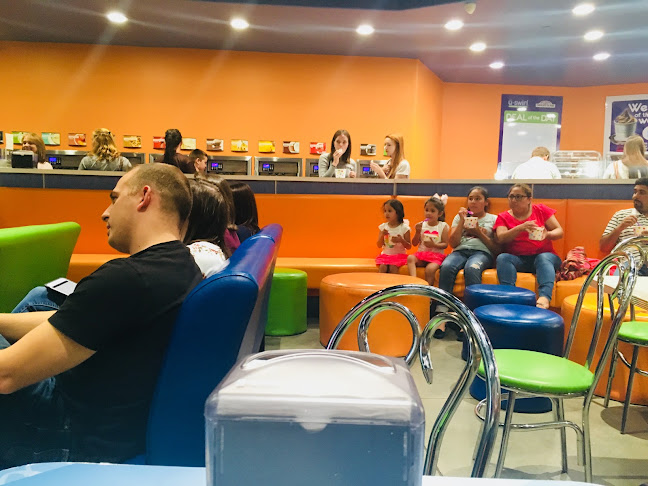 Opinii despre U-Swirl Frozen Yogurt & Rocky Mountain Chocolate Factory în Draper - Hospitality and gastronomy