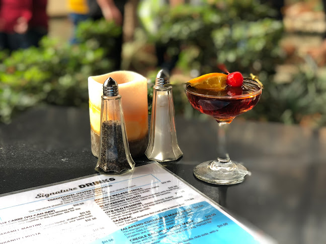 On The Bend Oyster Bar and Cigar Lounge - San Antonio