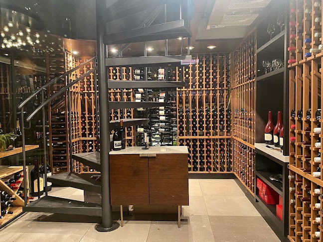 58 E Oak St, Chicago, IL 60611