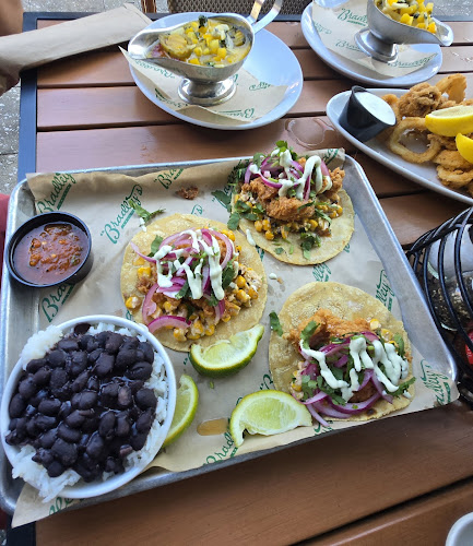 Comentarii opinii despre E.R. Bradley's Saloon