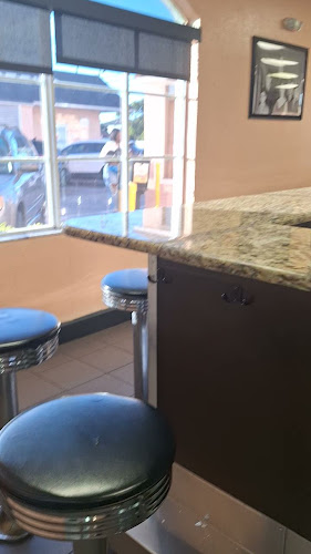 3248 W Columbus Dr, Tampa, FL 33607