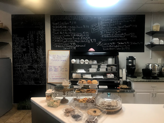 Opinii despre Mia's Bakery & Coffee Shop în Madison Heights - Hospitality and gastronomy