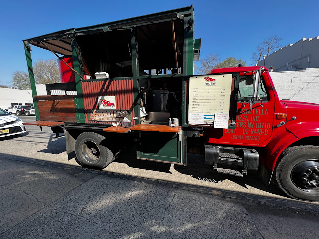 Roaming Woodfired Pizza - Hospitality and gastronomy