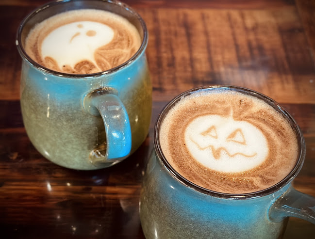 Comentarii opinii despre The Laughing Wives