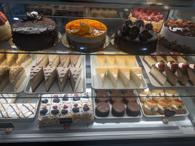 Lefkos Pyrgos Cafe - Hospitality and gastronomy