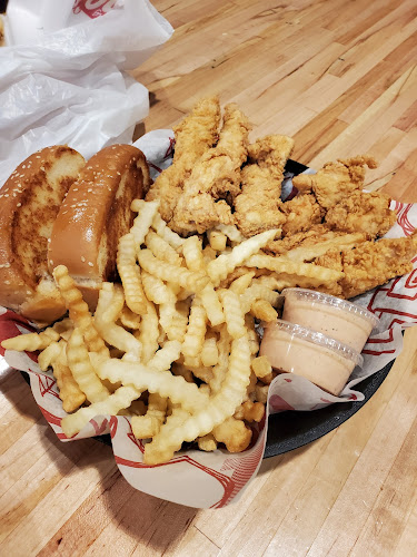 Comentarii opinii despre Raising Cane's Chicken Fingers