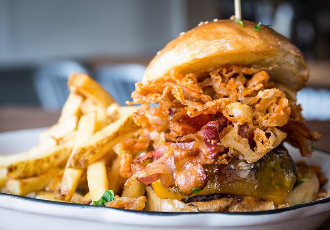 Opinii despre Dry Dock Bar & Grille în Norwalk - Hospitality and gastronomy