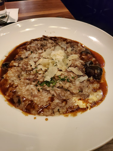 58 E Oak St, Chicago, IL 60611