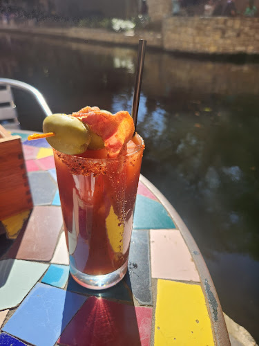 On The Bend Oyster Bar and Cigar Lounge - San Antonio