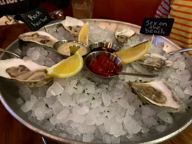 Opinii despre On The Bend Oyster Bar and Cigar Lounge în San Antonio - Hospitality and gastronomy