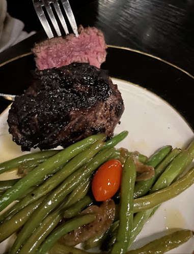 Beau & Mo's Italian Steakhouse - Hospitality and gastronomy