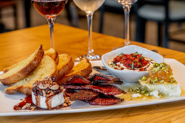 Comentarii opinii despre Esquire by Cooper's Hawk