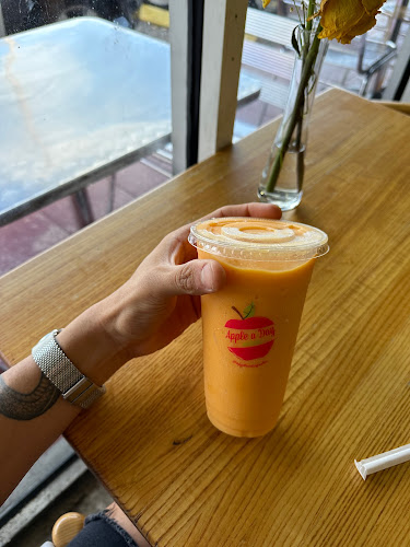 Opinii despre Apple A Day Cafe în Miami Beach - Hospitality and gastronomy