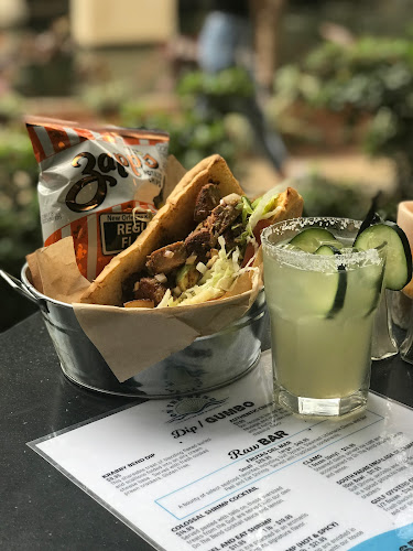 On The Bend Oyster Bar and Cigar Lounge - Hospitality and gastronomy