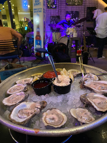 On The Bend Oyster Bar and Cigar Lounge - Hospitality and gastronomy