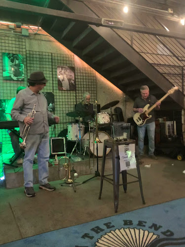 Opinii despre On The Bend Oyster Bar and Cigar Lounge în San Antonio - Hospitality and gastronomy