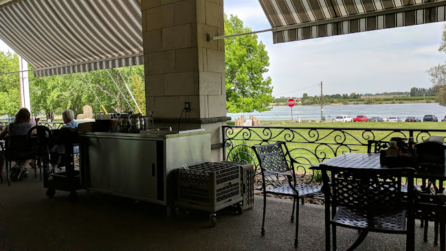 890 George Washington Way, Richland, WA 99352