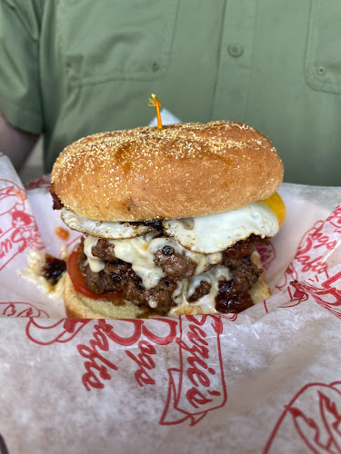 Suzie's Dogs and Drafts - Youngstown