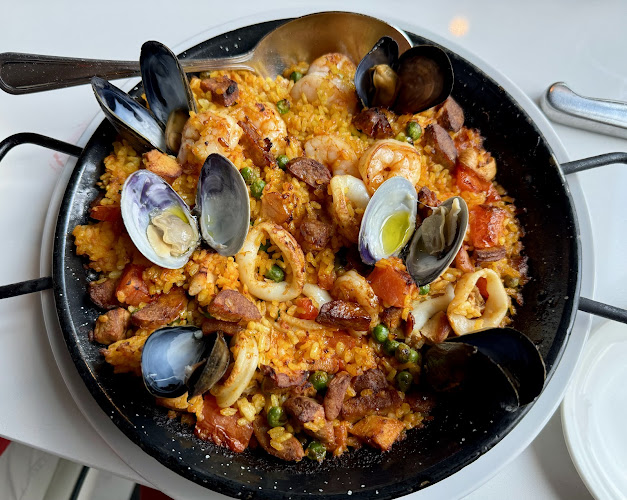 Bocado Tapas Wine Bar - Hospitality and gastronomy