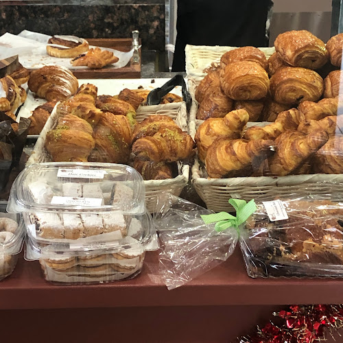 21040 A Victory Blvd, Woodland Hills, CA 91367, United States