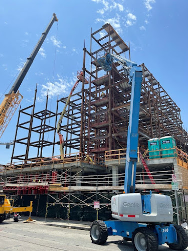 Golden Liquor Mart - Hospitality and gastronomy