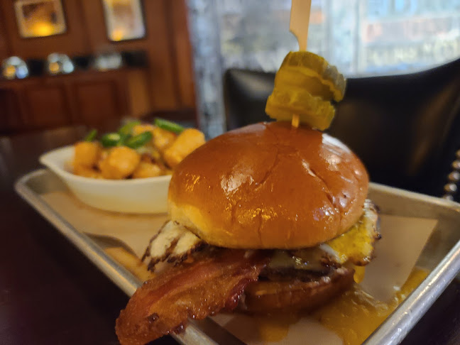 Bar Louie - Oakbrook Terrace - Hospitality and gastronomy