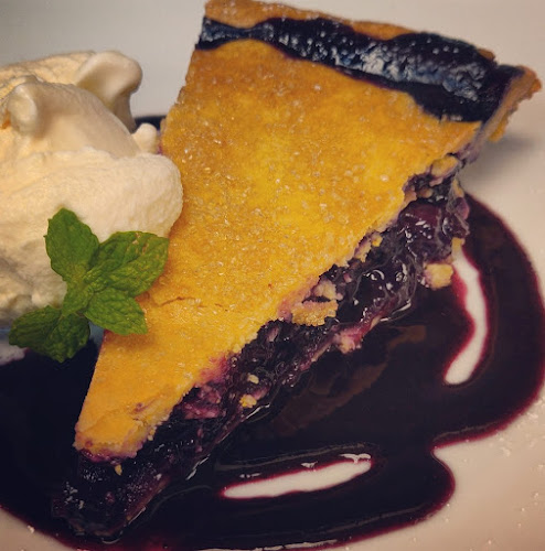 11 Meadow Cir Dr #400, Lake St Louis, MO 63367