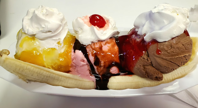 The Scoop Ice Cream Parlor - Hospitality and gastronomy