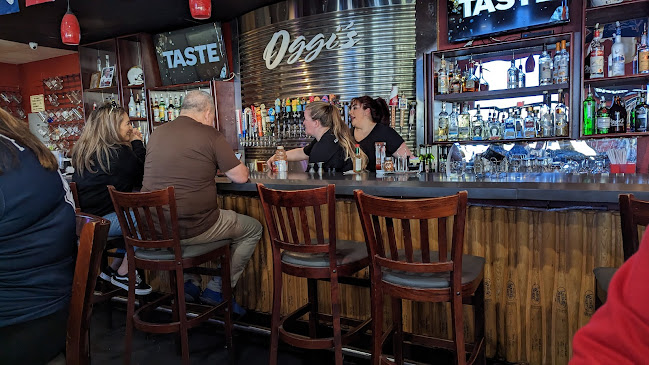 Comments and reviews of Oggi's | Sports, Brewhouse & Pizza