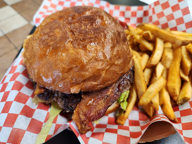 Joy Love Burgers - Hospitality and gastronomy