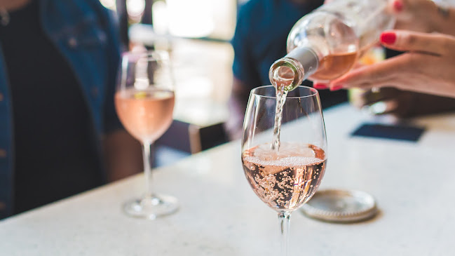 Wine on High Bar & Retail - Hospitality and gastronomy