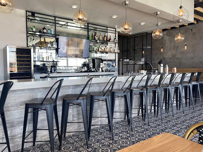 Básico Bistro Cafe
