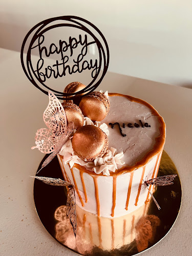 Sprinkle Berry Cakes & Desserts - Hospitality and gastronomy