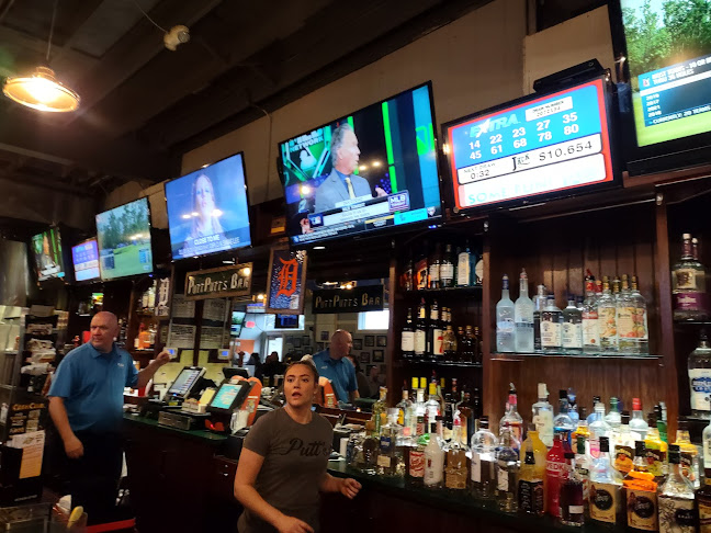 Putt Putt's Bar - Grand Rapids