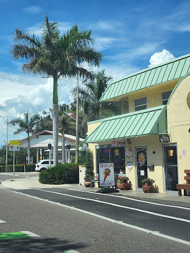Comments and reviews of Tropical Ice Cream & Coffee