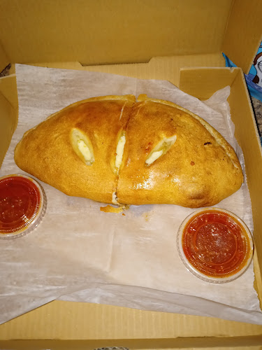 Cowesett Pizza - Hospitality and gastronomy