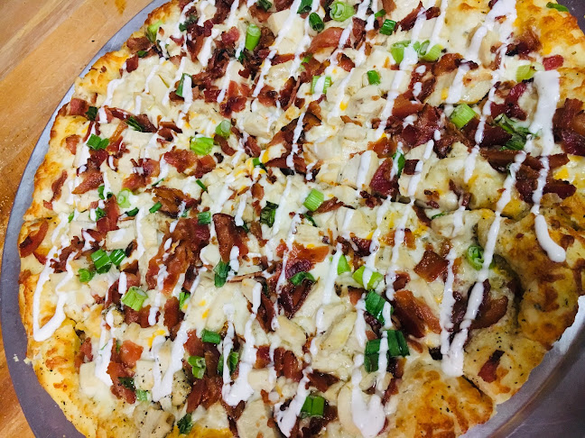 Me n Ed's Pizzeria - Hospitality and gastronomy