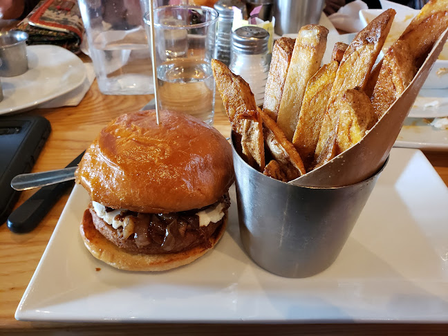 Opinii despre Corner Burger în Lynchburg - Hospitality and gastronomy