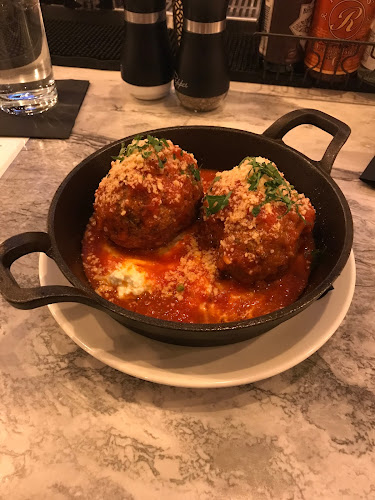 Premiere on Broadway - Hospitality and gastronomy