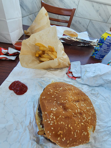 Opinii despre Quickie’s Burgers, Wings & Seafood în Los Angeles - Hospitality and gastronomy