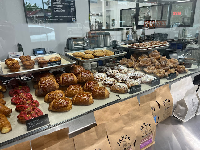 Opinii despre James Coffee Cafe and Bakery în Escondido - Hospitality and gastronomy