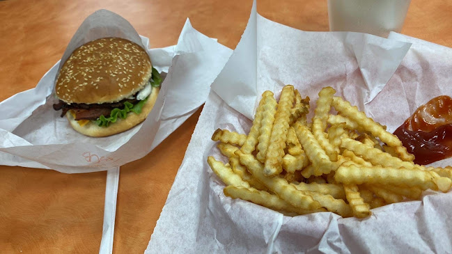 Opinii despre AJ's Burgers în Marysville - Hospitality and gastronomy