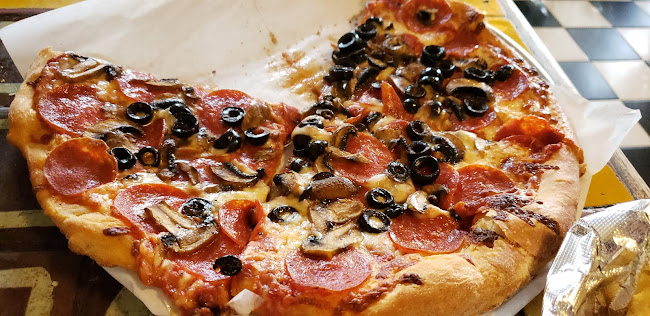 Giovanni's Pizza - Hospitality and gastronomy