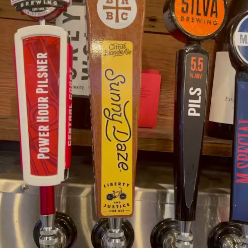 Opinii despre Burger Village în San Luis Obispo - Hospitality and gastronomy