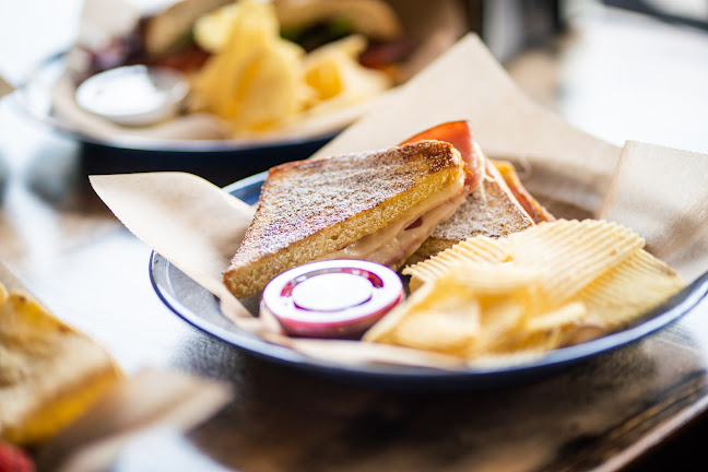 Cross Creek Sandwich Shop - Hospitality and gastronomy