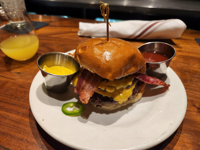 H&F Burger - Hospitality and gastronomy